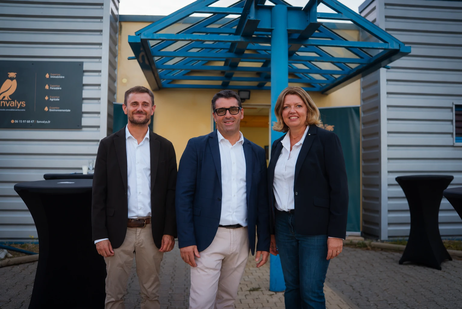 Les trois associés de Fonvalys devant le cabinet lors de son inauguration